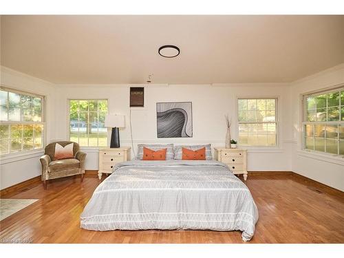 548 Prospect Point Road N, Ridgeway, ON - Indoor Photo Showing Bedroom