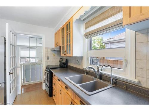 6 Cliff Road, St. Catharines, ON - Indoor Photo Showing Kitchen With Double Sink