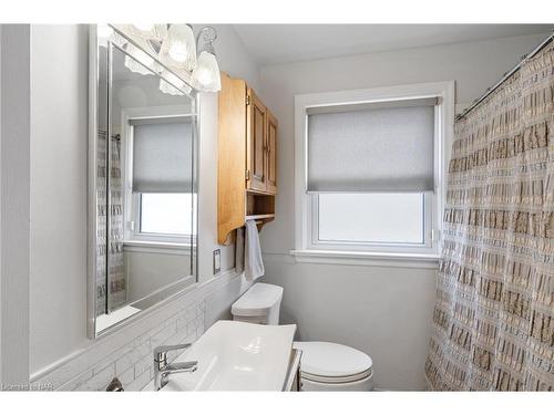 6 Cliff Road, St. Catharines, ON - Indoor Photo Showing Bathroom