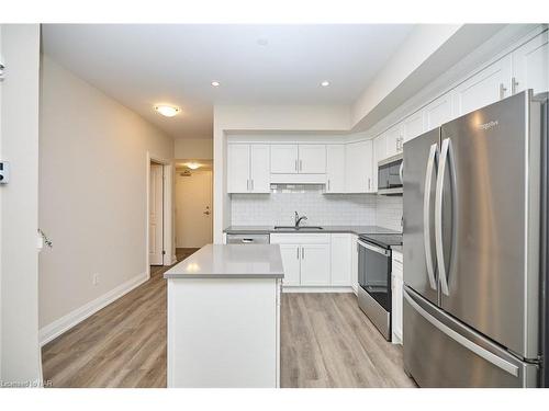 208-118 Summersides Boulevard, Pelham, ON - Indoor Photo Showing Kitchen With Stainless Steel Kitchen With Upgraded Kitchen