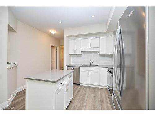 208-118 Summersides Boulevard, Pelham, ON - Indoor Photo Showing Kitchen With Stainless Steel Kitchen With Upgraded Kitchen