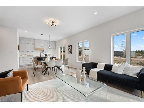 181 Southworth Street N, Welland, ON - Indoor Photo Showing Living Room