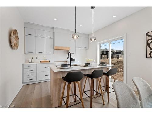 181 Southworth Street N, Welland, ON - Indoor Photo Showing Kitchen With Upgraded Kitchen