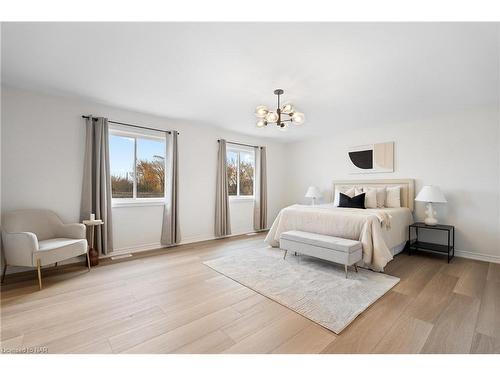 181 Southworth Street N, Welland, ON - Indoor Photo Showing Bedroom