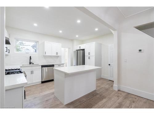 14 Ruth Street, Hamilton, ON - Indoor Photo Showing Kitchen