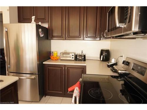 4047 Maitland St Street, Beamsville, ON - Indoor Photo Showing Kitchen