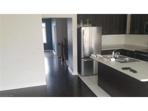 4047 Maitland St Street, Beamsville, ON - Indoor Photo Showing Kitchen With Double Sink