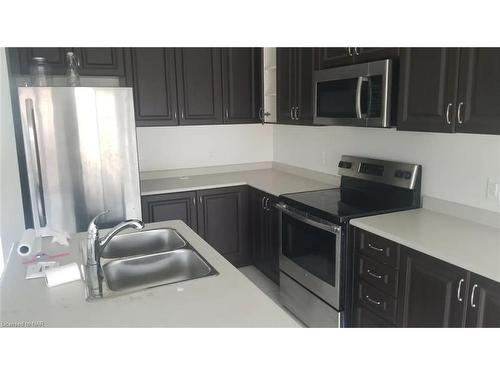 4047 Maitland St Street, Beamsville, ON - Indoor Photo Showing Kitchen With Double Sink