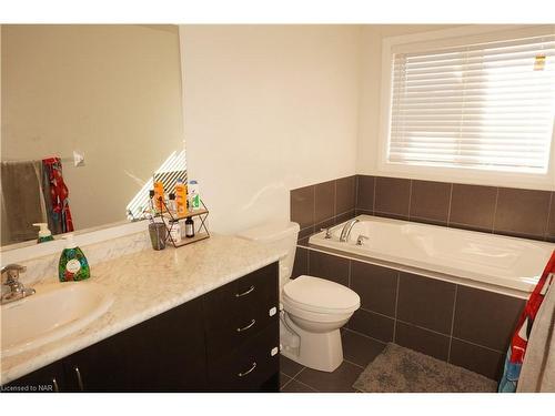 4047 Maitland St Street, Beamsville, ON - Indoor Photo Showing Bathroom