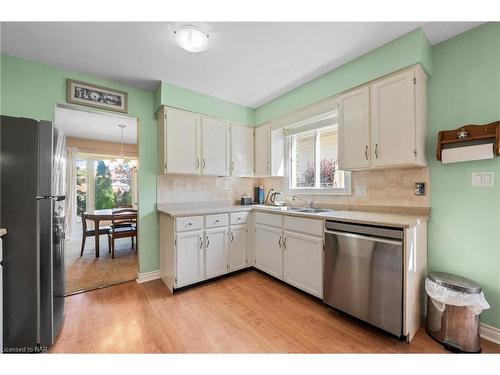 7715 Swan Street, Niagara Falls, ON - Indoor Photo Showing Kitchen With Double Sink