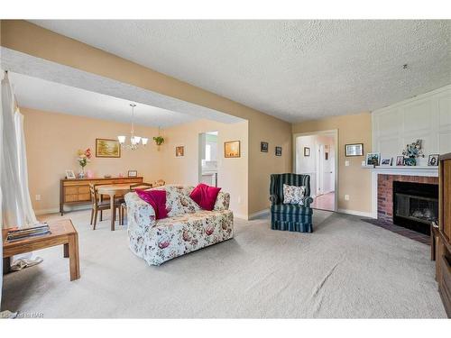 7715 Swan Street, Niagara Falls, ON - Indoor Photo Showing Living Room With Fireplace