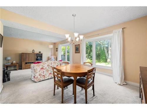 7715 Swan Street, Niagara Falls, ON - Indoor Photo Showing Dining Room