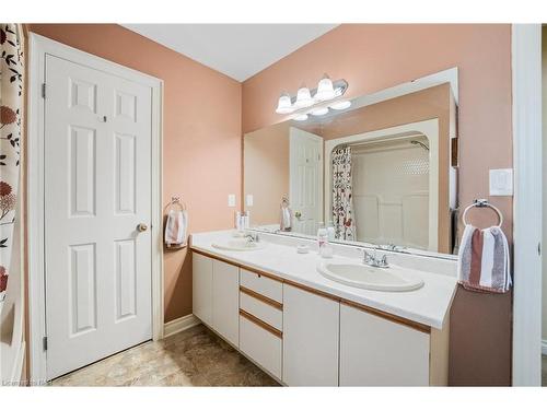 7715 Swan Street, Niagara Falls, ON - Indoor Photo Showing Bathroom