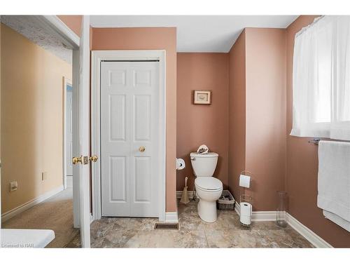 7715 Swan Street, Niagara Falls, ON - Indoor Photo Showing Bathroom