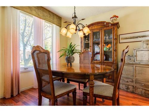 5043 University Avenue, Niagara Falls, ON - Indoor Photo Showing Dining Room