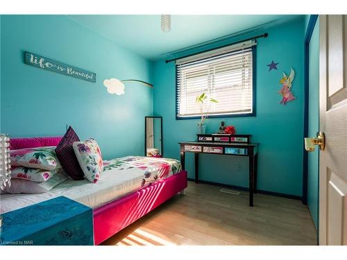 5043 University Avenue, Niagara Falls, ON - Indoor Photo Showing Bedroom