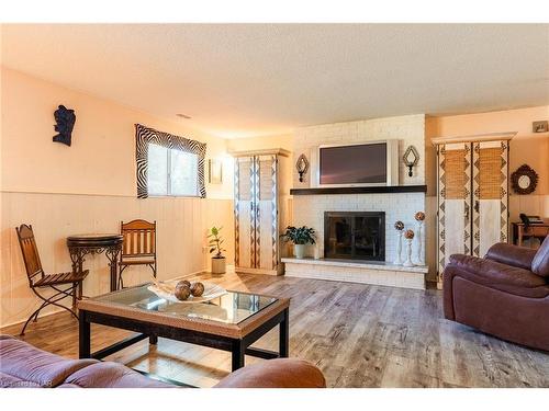 5043 University Avenue, Niagara Falls, ON - Indoor Photo Showing Living Room With Fireplace