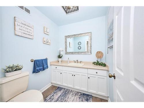 3378 Saint Patrick Avenue, Niagara Falls, ON - Indoor Photo Showing Bathroom