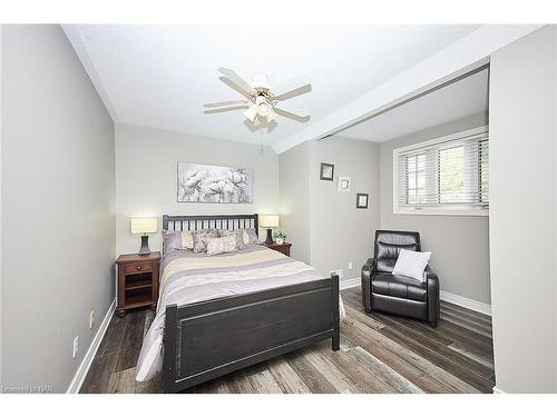 3378 Saint Patrick Avenue, Niagara Falls, ON - Indoor Photo Showing Bedroom