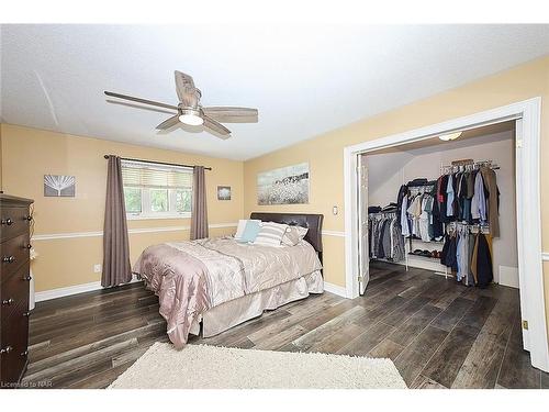 3378 Saint Patrick Avenue, Niagara Falls, ON - Indoor Photo Showing Bedroom