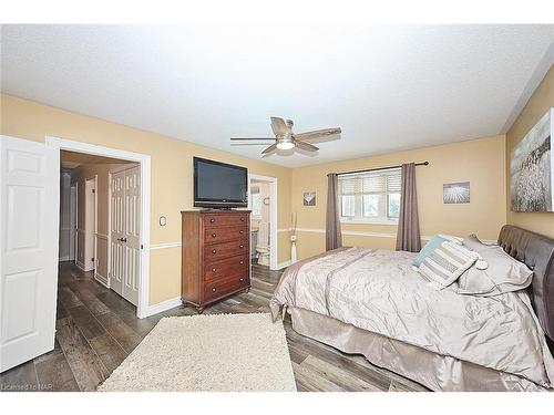 3378 Saint Patrick Avenue, Niagara Falls, ON - Indoor Photo Showing Bedroom