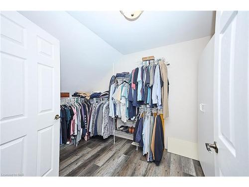 3378 Saint Patrick Avenue, Niagara Falls, ON - Indoor With Storage