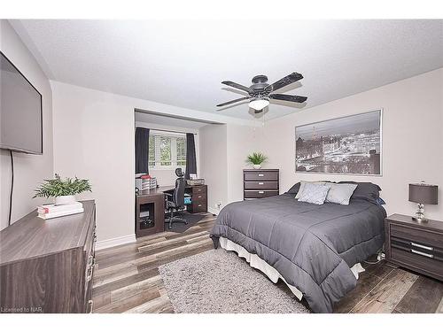 3378 Saint Patrick Avenue, Niagara Falls, ON - Indoor Photo Showing Bedroom