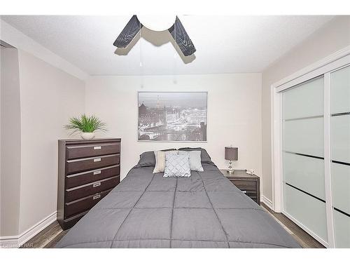 3378 Saint Patrick Avenue, Niagara Falls, ON - Indoor Photo Showing Bedroom