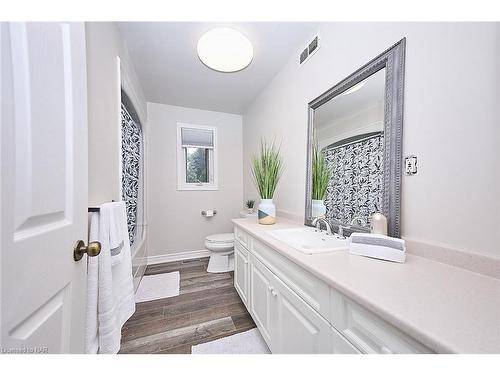 3378 Saint Patrick Avenue, Niagara Falls, ON - Indoor Photo Showing Bathroom