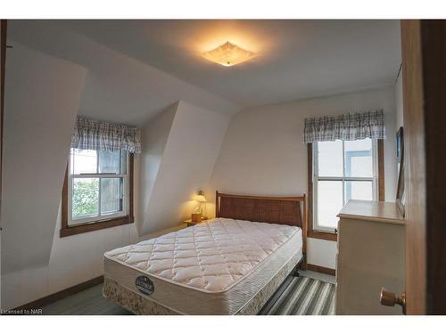 4041 Crystal Beach Hill Lane, Crystal Beach, ON - Indoor Photo Showing Bedroom