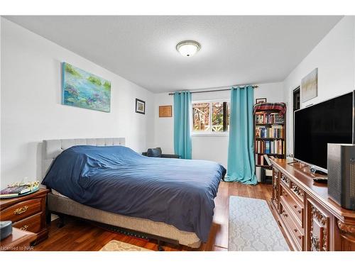 283 Oakcrest Avenue, Welland, ON - Indoor Photo Showing Bedroom