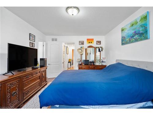 283 Oakcrest Avenue, Welland, ON - Indoor Photo Showing Bedroom