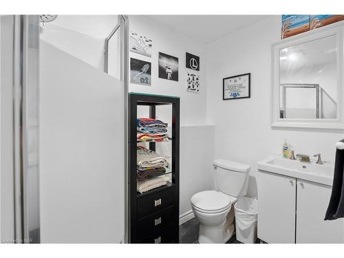 283 Oakcrest Avenue, Welland, ON - Indoor Photo Showing Bathroom