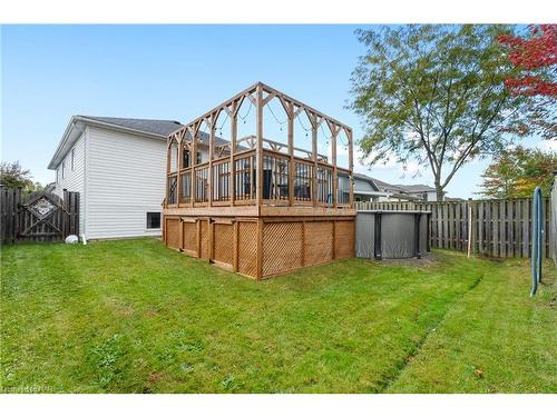 283 Oakcrest Avenue, Welland, ON - Outdoor With Above Ground Pool