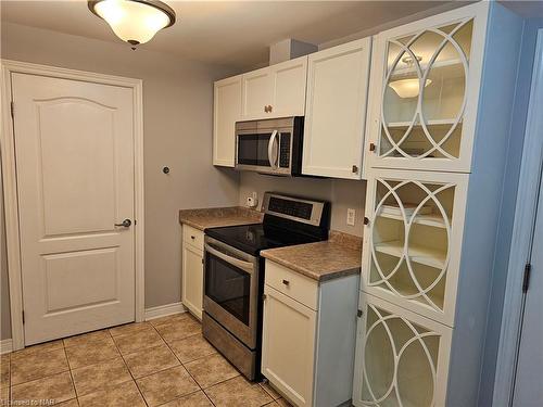 113-6350 Dorchester Road Road, Niagara Falls, ON - Indoor Photo Showing Kitchen