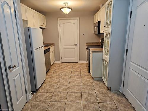 113-6350 Dorchester Road Road, Niagara Falls, ON - Indoor Photo Showing Kitchen