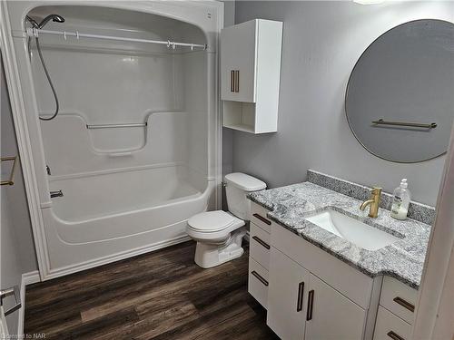 113-6350 Dorchester Road Road, Niagara Falls, ON - Indoor Photo Showing Bathroom