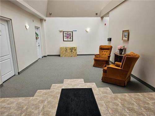 113-6350 Dorchester Road Road, Niagara Falls, ON - Indoor Photo Showing Other Room