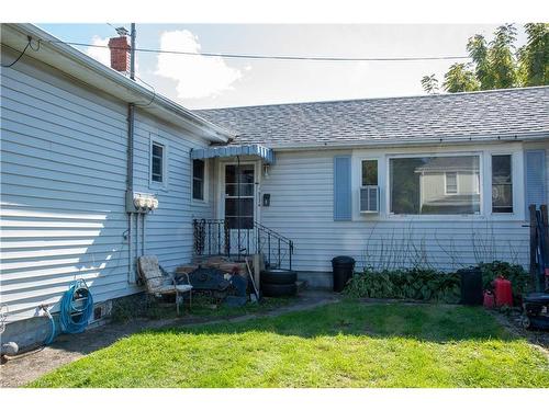 5176 Maple Street, Niagara Falls, ON - Outdoor