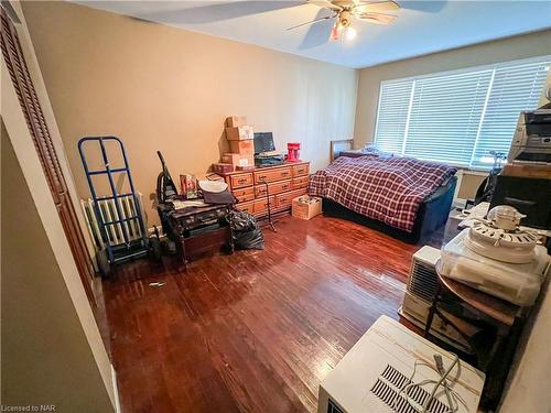 5176 Maple Street, Niagara Falls, ON - Indoor Photo Showing Bedroom