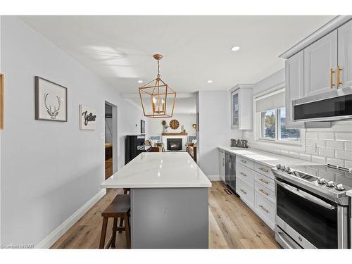 12 Northwood Drive, St. Catharines, ON - Indoor Photo Showing Kitchen With Upgraded Kitchen