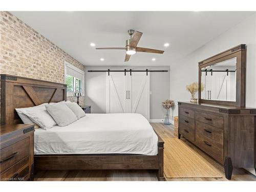 12 Northwood Drive, St. Catharines, ON - Indoor Photo Showing Bedroom