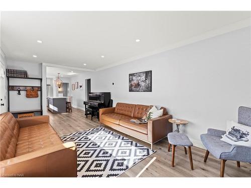 12 Northwood Drive, St. Catharines, ON - Indoor Photo Showing Living Room