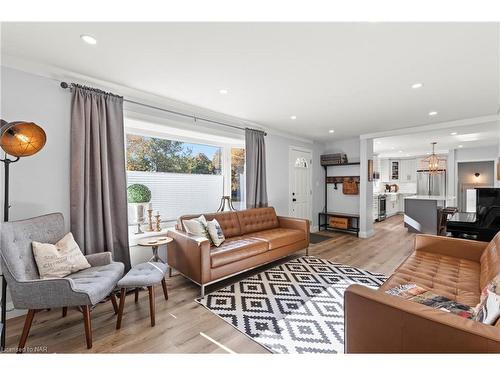 12 Northwood Drive, St. Catharines, ON - Indoor Photo Showing Living Room