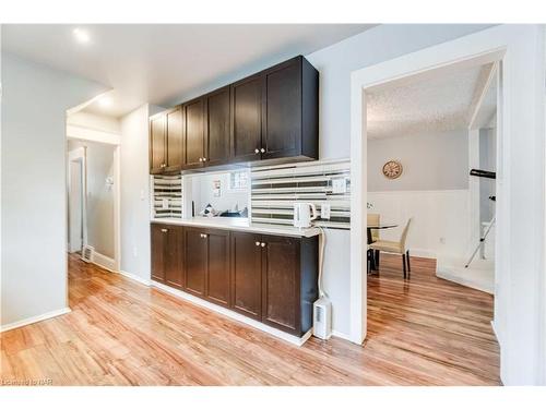 4586 Fifth Avenue, Niagara Falls, ON - Indoor Photo Showing Kitchen