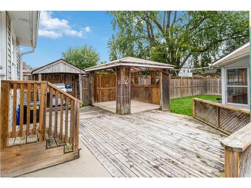 4586 Fifth Avenue, Niagara Falls, ON - Outdoor With Deck Patio Veranda With Exterior