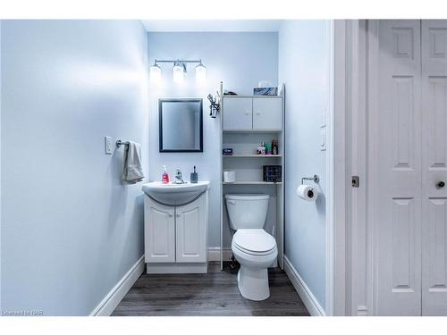 45 Knoll Street, Port Colborne, ON - Indoor Photo Showing Bathroom