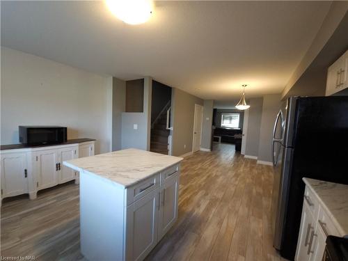 7-7768 Ascot Circle, Niagara Falls, ON - Indoor Photo Showing Kitchen