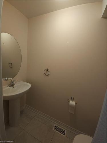 7-7768 Ascot Circle, Niagara Falls, ON - Indoor Photo Showing Bathroom