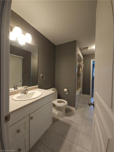 7-7768 Ascot Circle, Niagara Falls, ON - Indoor Photo Showing Bathroom